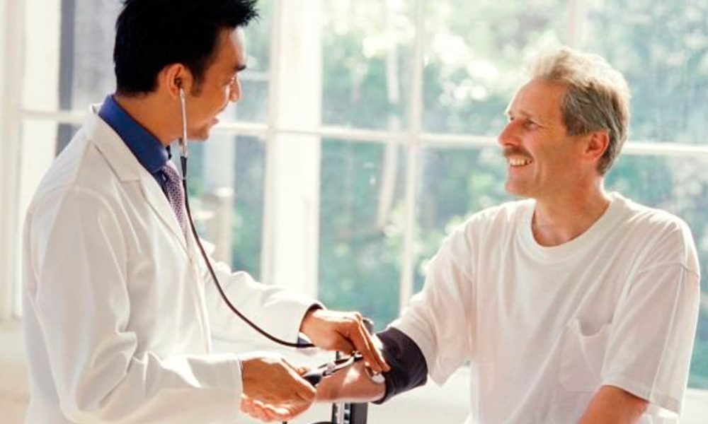 Número de homens que fazem consultas preventivas é 30% menor. Eles também costumam ter hábitos piores que os das mulheres.